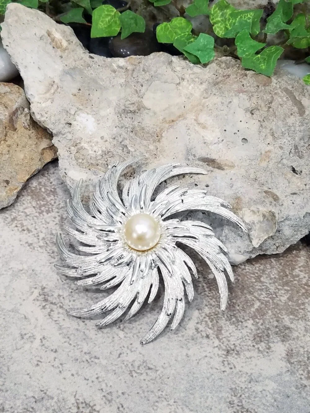 Vtg Signed Sarah Coventry Textured Silver Tone & Pearl Curled Sunburst Brooch